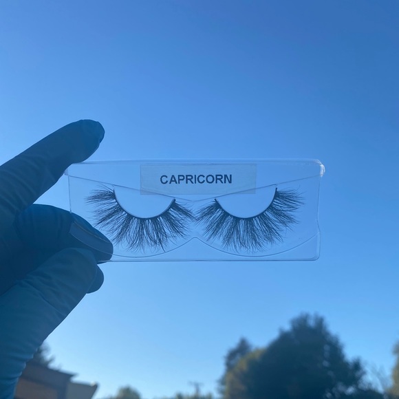 Lashes - Picture 8 of 10